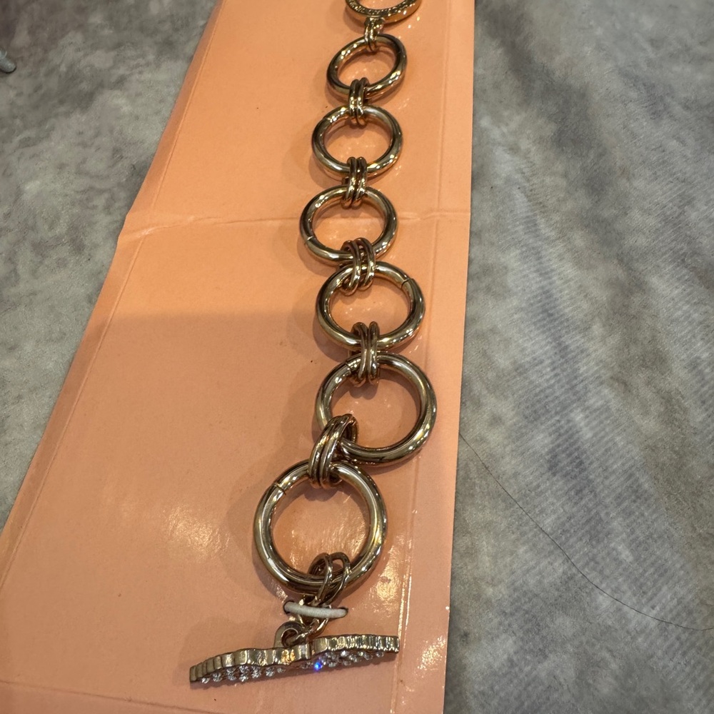 Victoria’s Secret‎ rose Gold Link Bracelet with Rhinestone Toggle  Clasp